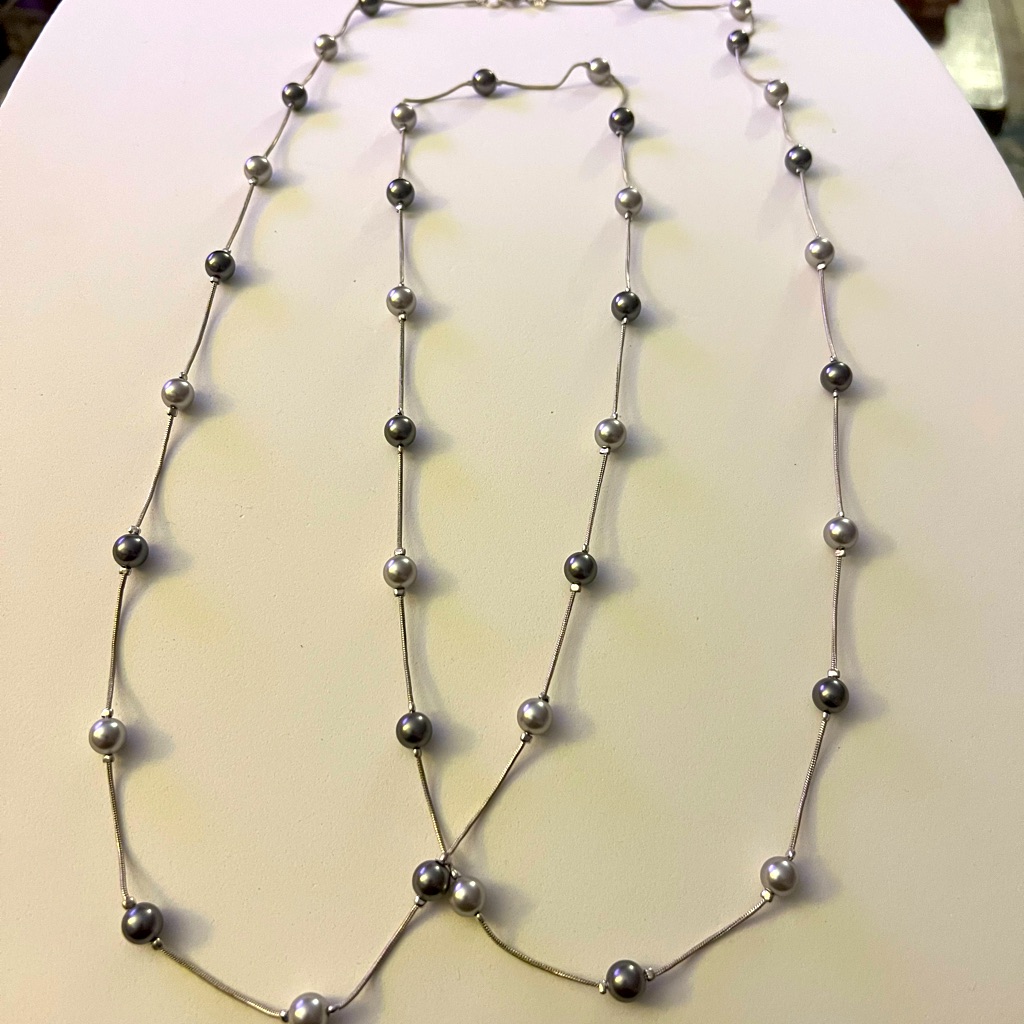 Rmn Roman Co Necklace With Silver Tone And Dark Grey Beads 18$